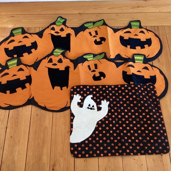 NWT PAIR OF HALLOWEEN TABLE RUNNERS Pumpkins Ghost NWT placemat - Picture 4 of 6